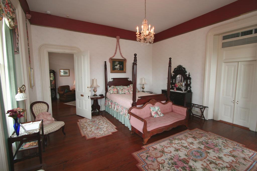 Ahern'S Belle Of The Bends Vicksburg Room photo