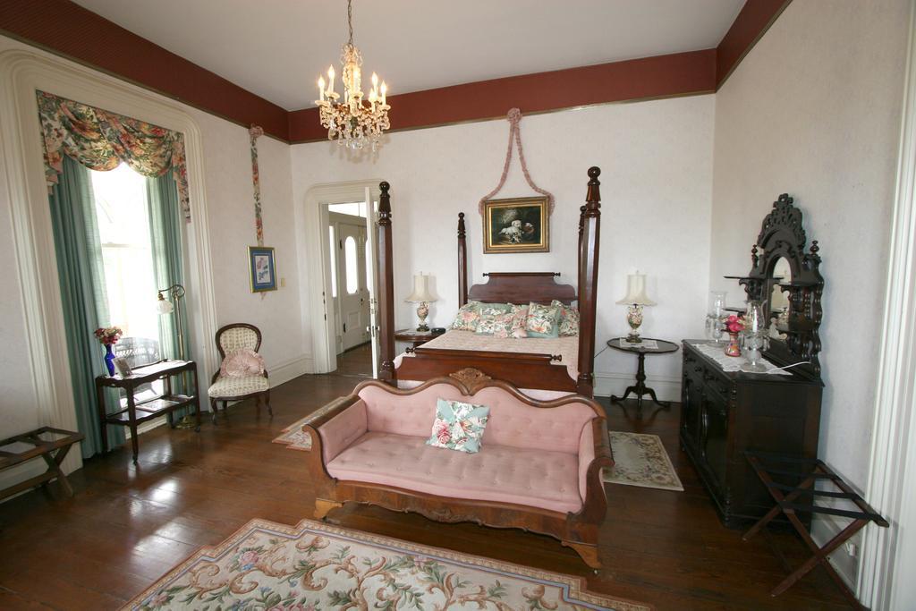 Ahern'S Belle Of The Bends Vicksburg Room photo