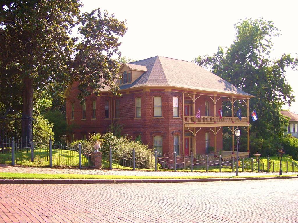 Ahern'S Belle Of The Bends Vicksburg Exterior photo